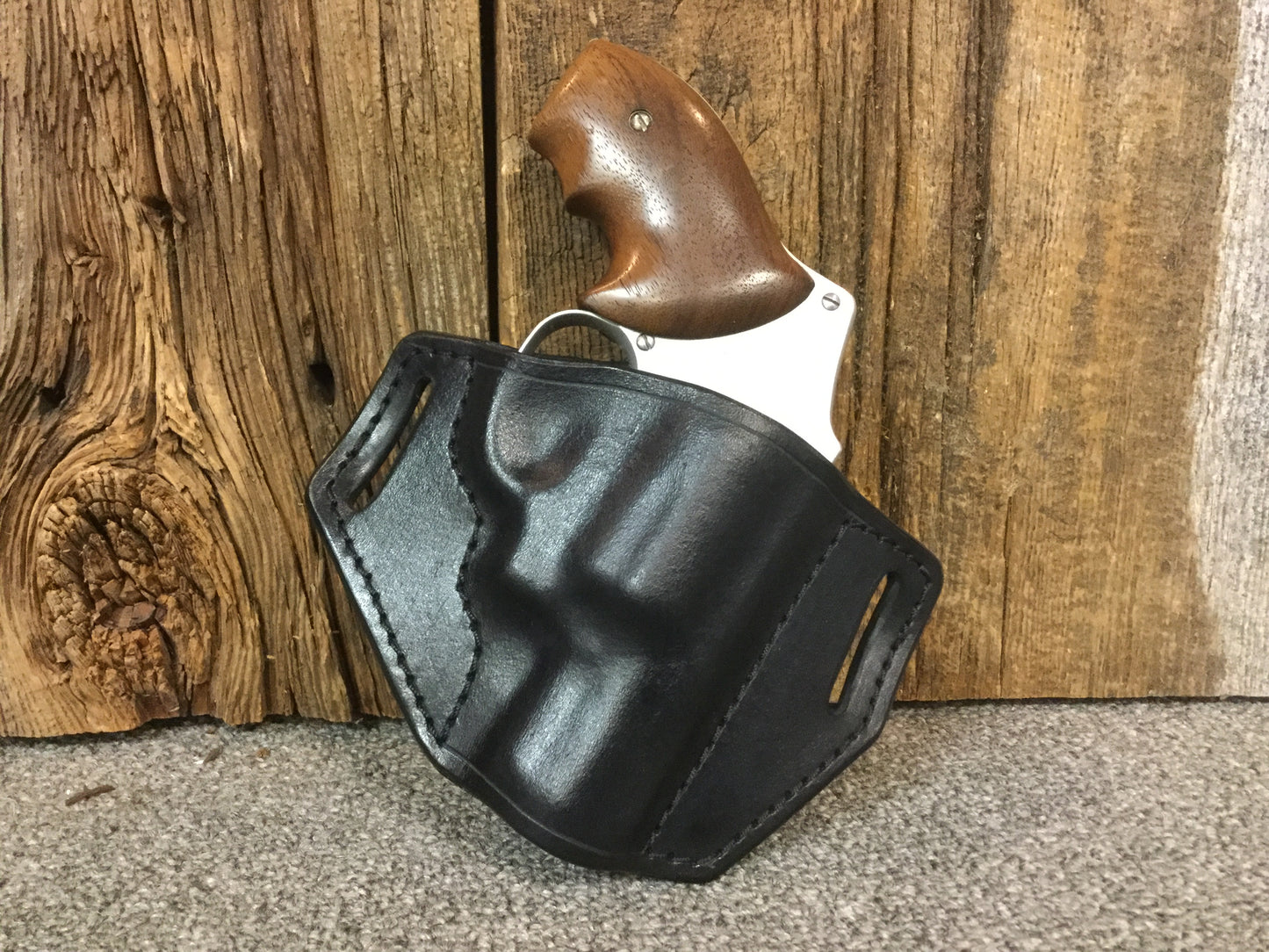 Pancake holster for small revolvers